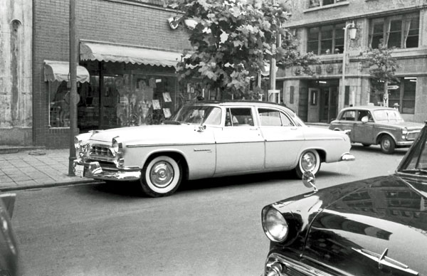 55-2a (031-14) 1955 Chrysler Windsor Deluxe.jpg